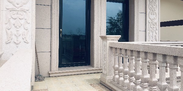 鋁包木門窗價格-低價的產(chǎn)品與優(yōu)質的服務你選哪個