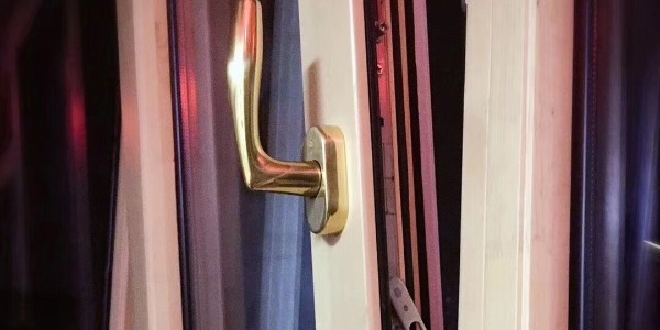 解密內(nèi)開(kāi)內(nèi)倒鋁包木窗